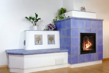 piec kaflowy z siedziskiem