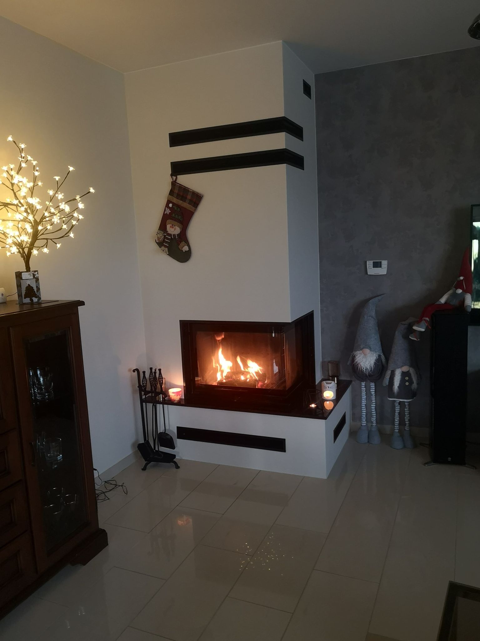 kominki warszaw. Montaż komina Warszawa, nowoczesny kominek narożny